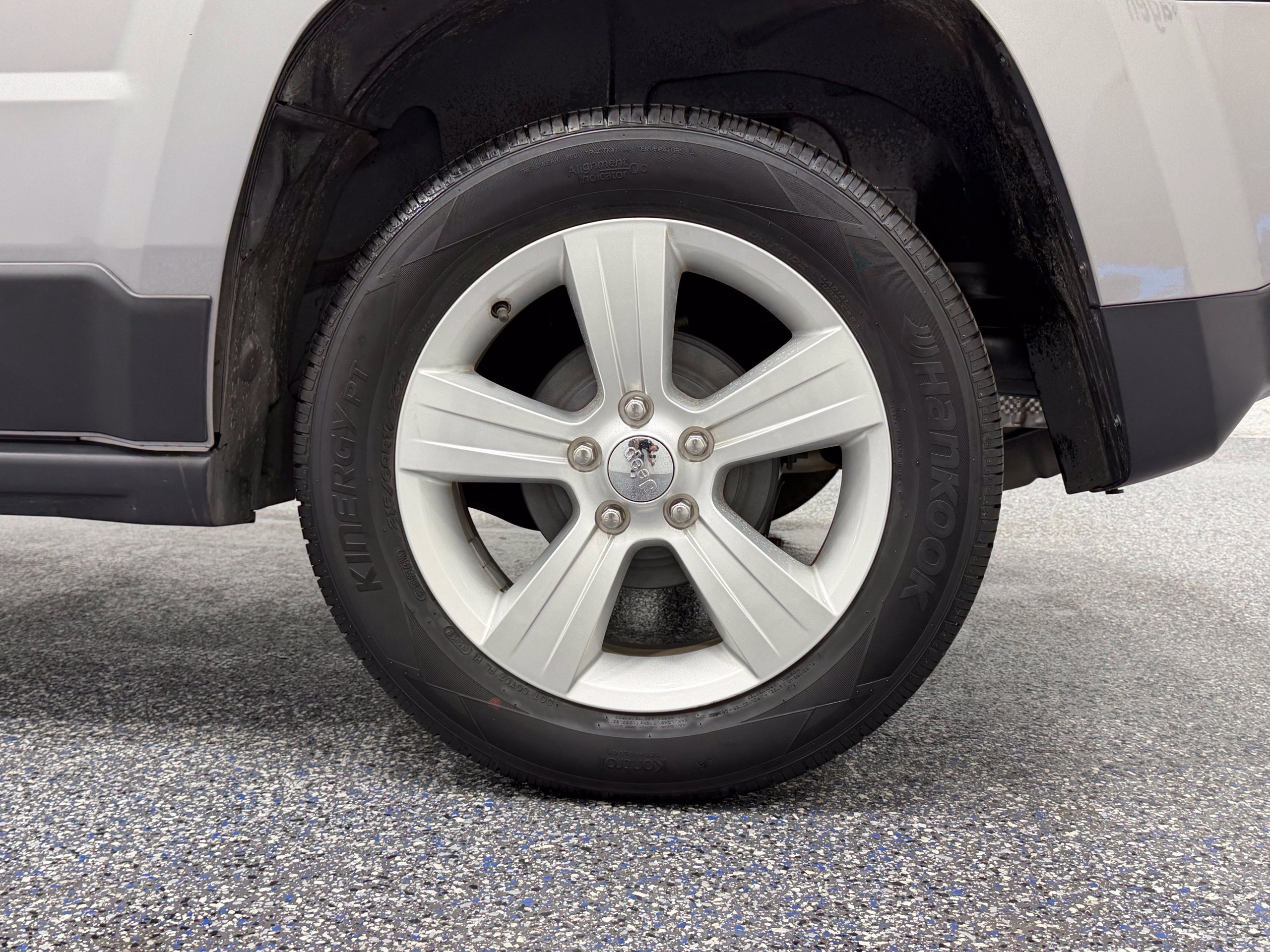 Used 2015 Jeep Patriot Latitude FWD image 12