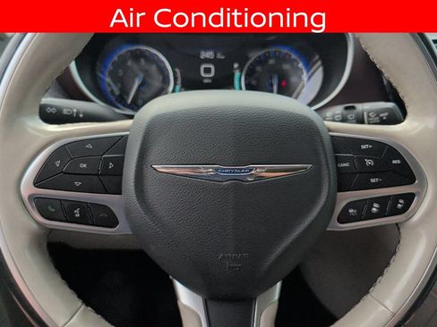 Used 2020 Chrysler Pacifica Limited w/ Tire & Wheel Group FWD image 23