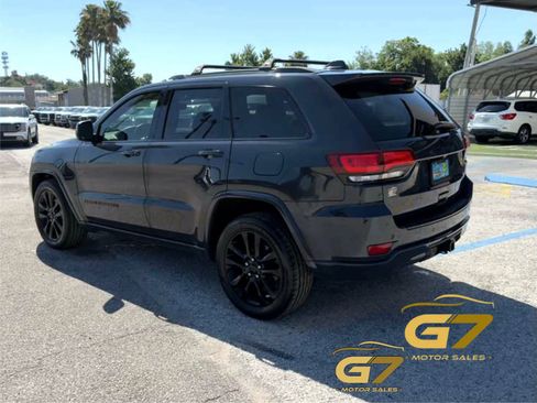 Used 2017 Jeep Grand Cherokee Altitude RWD image 8