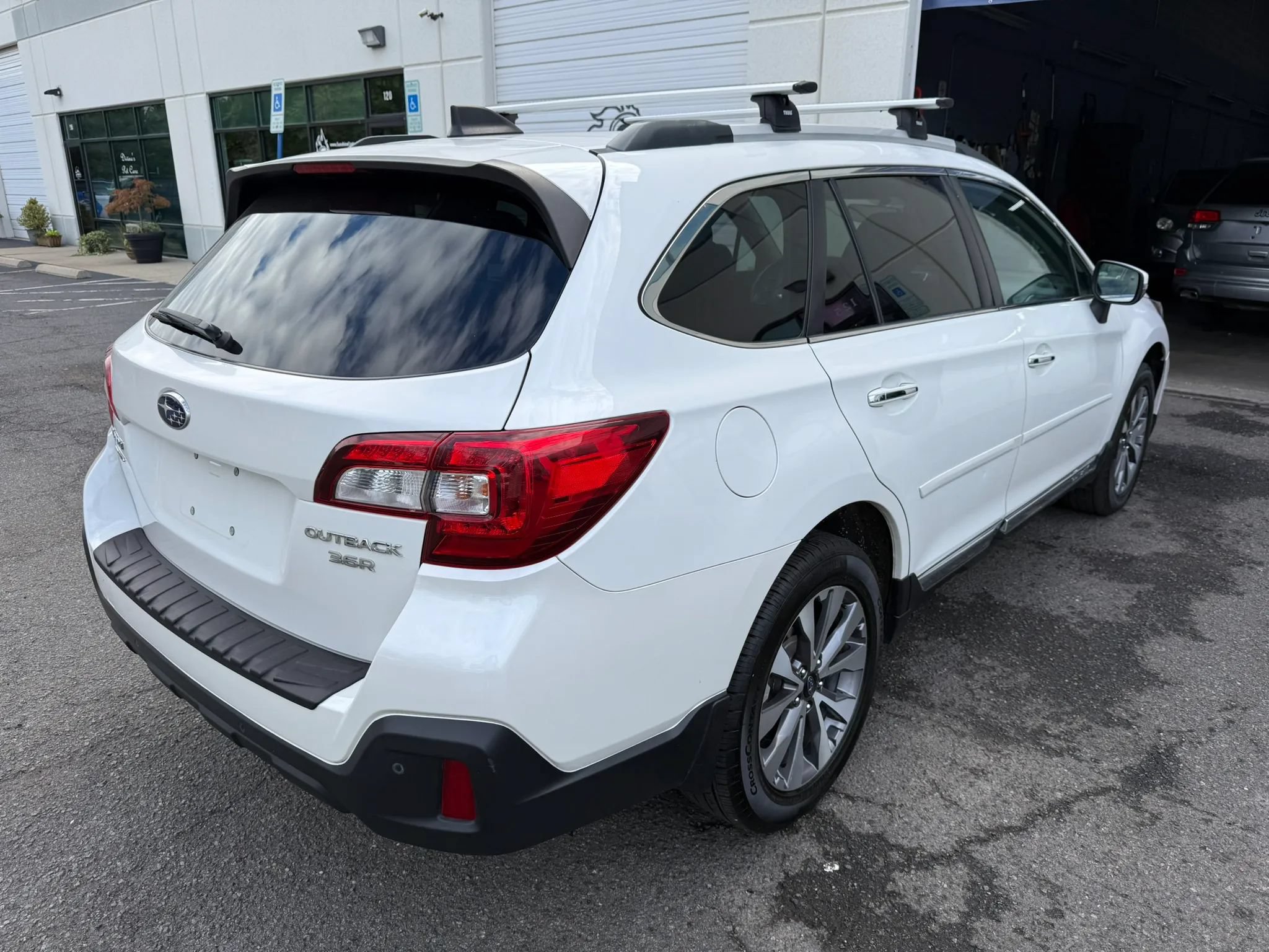 Used 2019 Subaru Outback 3.6R Touring AWD/4WD image 12