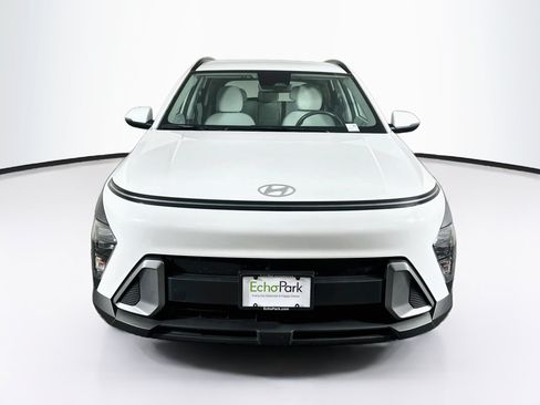 Used 2025 Hyundai Kona SEL FWD image 2