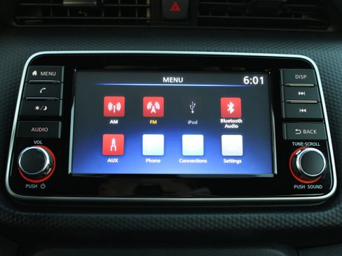 Used 2021 Nissan Kicks S image 18