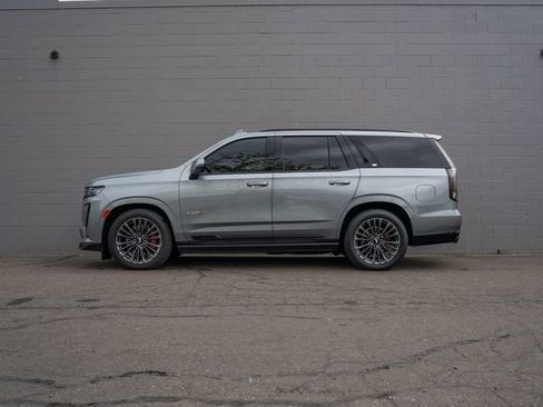 Used 2023 Cadillac Escalade V AWD/4WD image 2