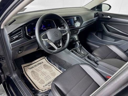 Used 2024 Volkswagen Jetta SE FWD image 8