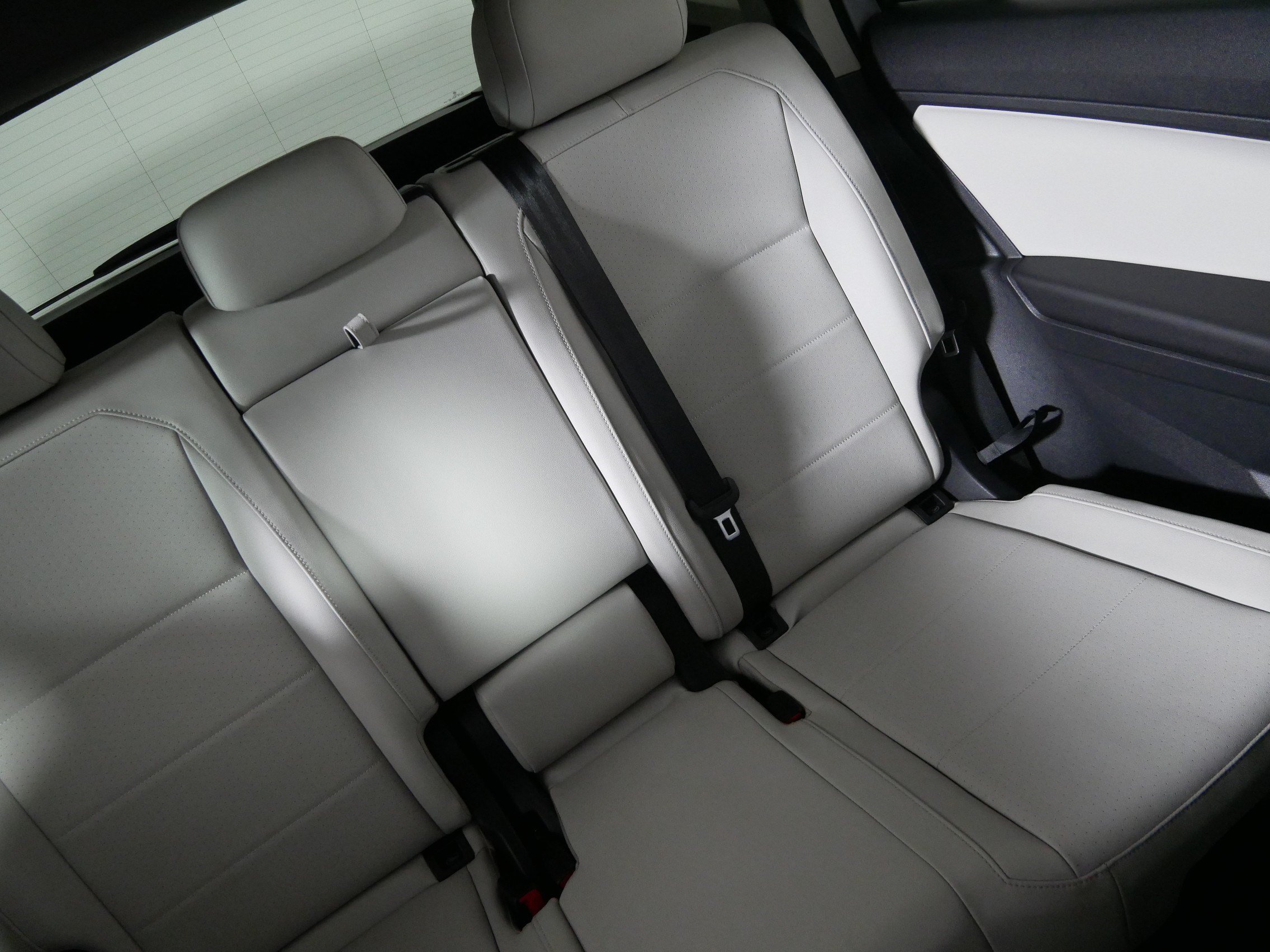 Used 2019 Volkswagen Tiguan SE AWD/4WD image 14