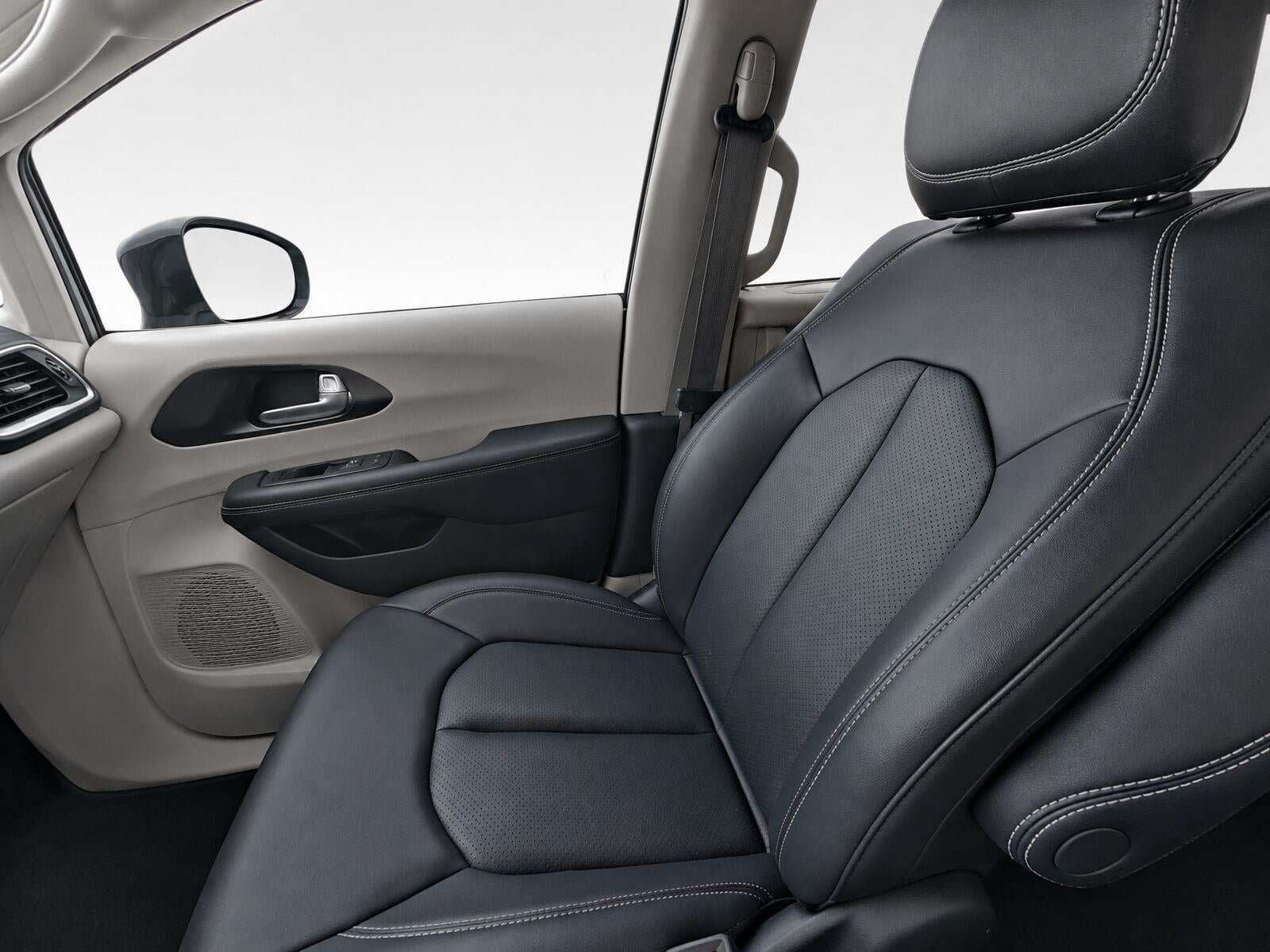 Used 2024 Chrysler Pacifica Touring-L FWD image 21
