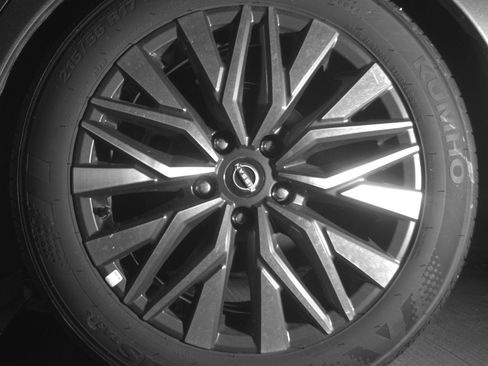 Used 2025 Nissan Altima 2.5 SV FWD image 14