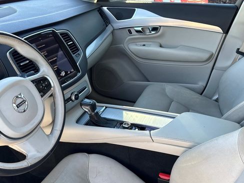 Used 2017 Volvo XC90 T6 Momentum w/ Vision Package image 18