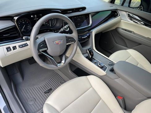 Used 2024 Cadillac XT6 Premium Luxury w/ Technology Package image 11