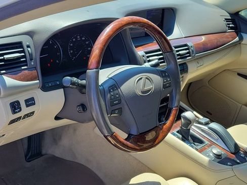 Used 2016 Lexus LS 460 AWD w/ Comfort Package image 8
