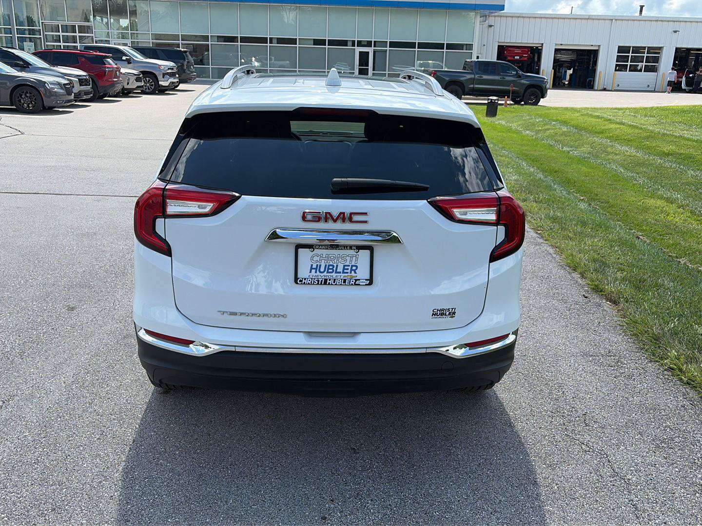 Used 2022 GMC Terrain SLT w/ Infotainment Package II FWD image 4