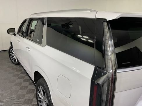 Used 2025 Cadillac Escalade ESV Premium Luxury Platinum AWD/4WD image 36