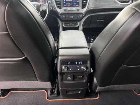 Used 2022 GMC Acadia AT4 w/ Technology Package AWD/4WD image 33