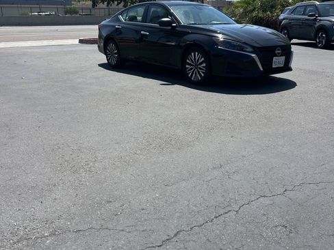 Used 2025 Nissan Altima 2.5 SV FWD image 5