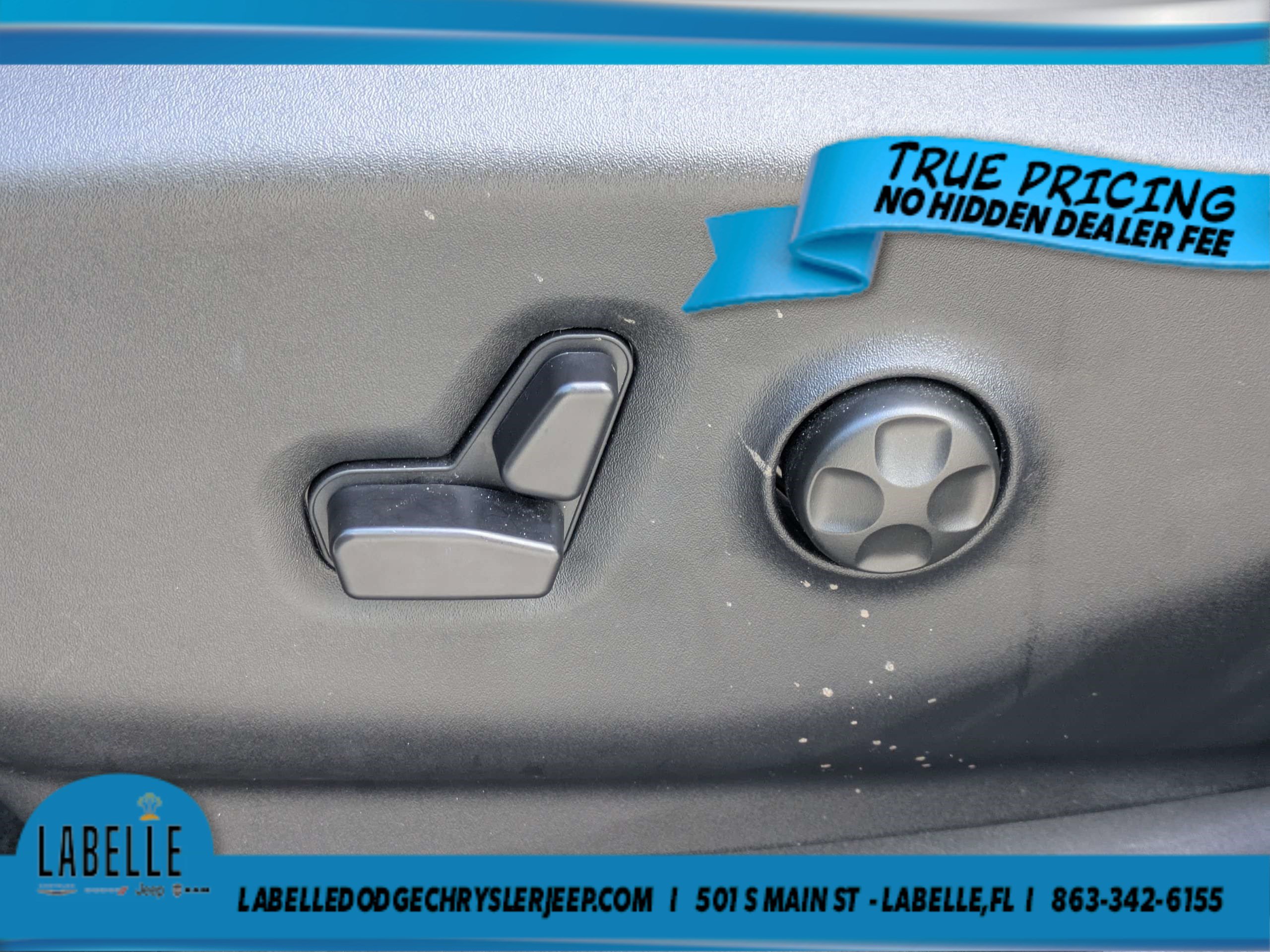 Used 2026 Chrysler Pacifica Select FWD image 18