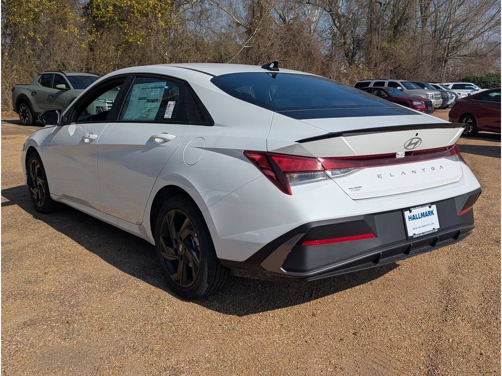 New 2026 Hyundai Elantra SEL FWD image 3