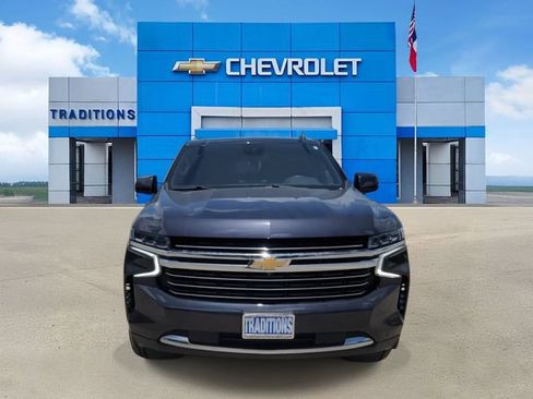 Certified 2023 Chevrolet Suburban LT w/ Luxury Package RWD image 4