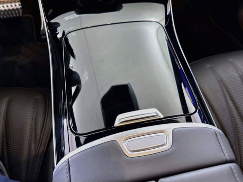 Used 2025 Mercedes-Benz S 63 AMG S image 19