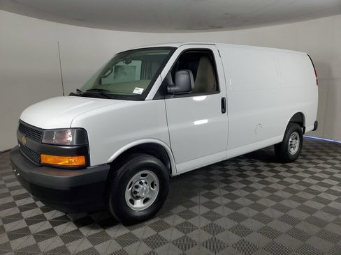 New 2026 Chevrolet Express 2500 RWD image 8