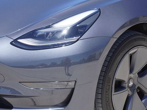 Used 2023 Tesla Model 3 Standard Range RWD image 2