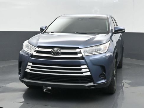 Used 2018 Toyota Highlander LE AWD/4WD image 2