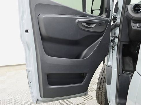 Used 2025 Mercedes-Benz Sprinter 2500 image 20