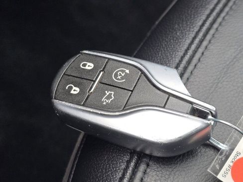 Used 2023 Maserati Levante Modena AWD/4WD image 31