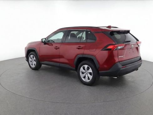 Used 2020 Toyota RAV4 LE FWD image 5