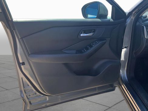Used 2025 Nissan Rogue SV FWD image 21