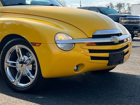 Used 2005 Chevrolet SSR w/ Preferred Equipment Group image 8