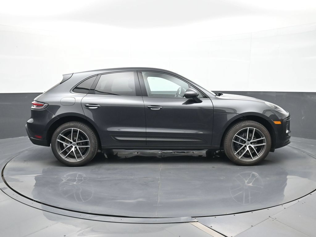 Certified 2025 Porsche Macan AWD/4WD image 23