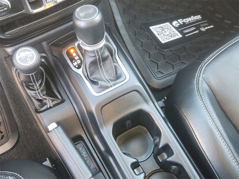 Used 2022 Jeep Wrangler Unlimited Sahara w/ Cold Weather Group image 21