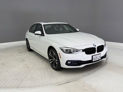Used 2018 BMW 330i Sedan w/ Convenience Package RWD image 7