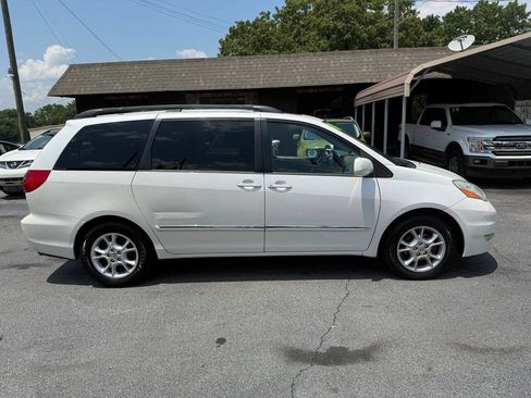 Used 2006 Toyota Sienna XLE Limited w/ XLE Limited PKG 3 FWD image 2
