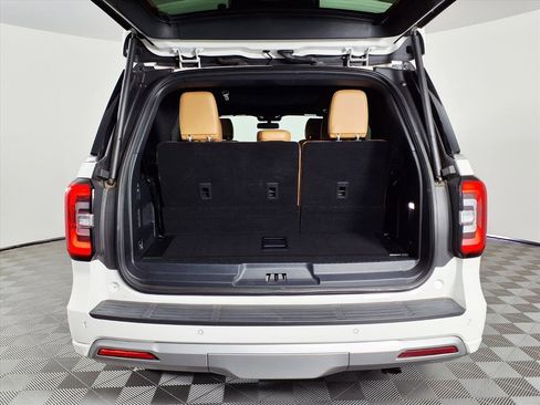Used 2024 Ford Expedition Platinum image 8