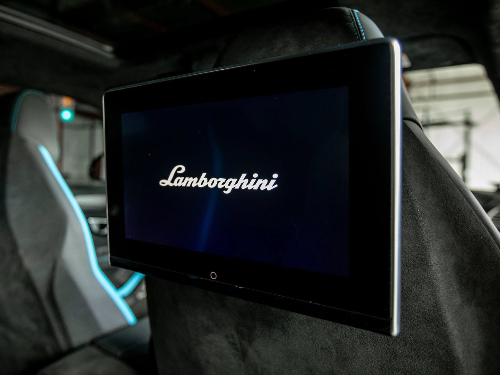 Used 2023 Lamborghini Urus Performante AWD/4WD image 19