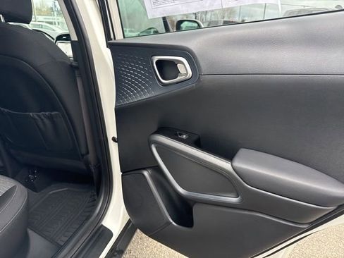 Used 2023 Kia Soul EX image 15