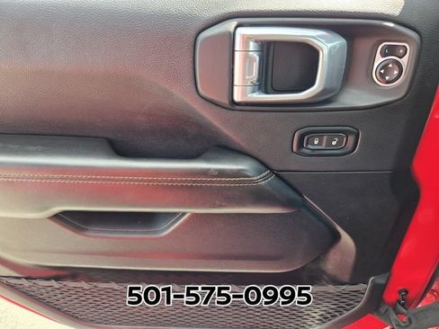 Used 2025 Jeep Wrangler Unlimited Sahara AWD/4WD image 33