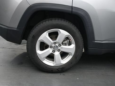 Used 2018 Jeep Compass Latitude w/ Popular Equipment Group FWD image 13