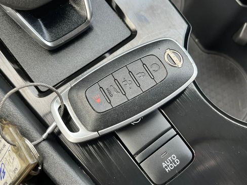 Used 2025 Nissan Rogue SV FWD image 27