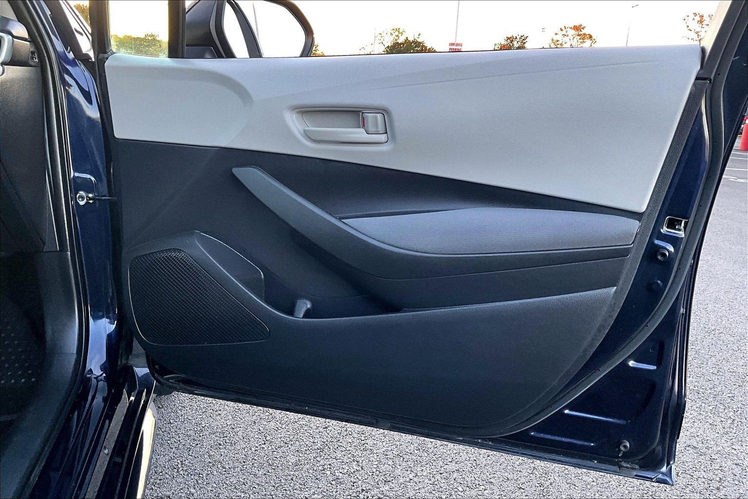 Used 2022 Toyota Corolla LE FWD image 22