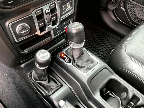 Certified 2022 Jeep Wrangler Unlimited Sahara image 30