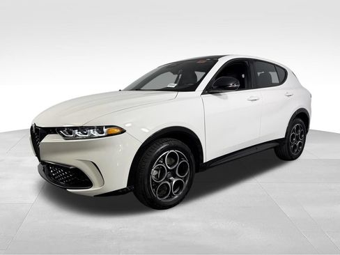 Used 2025 Alfa Romeo Tonale AWD/4WD image 3
