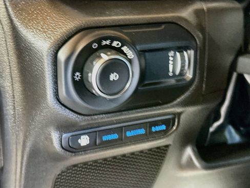 Used 2023 Jeep Wrangler Unlimited Sahara w/ Cold Weather Group AWD/4WD image 11