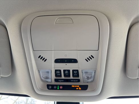 Used 2024 Buick Enclave Essence w/ Experience Buick Package image 19