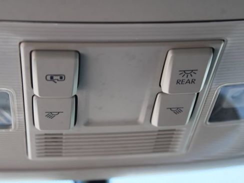 Used 2022 Volkswagen Atlas SE FWD image 26