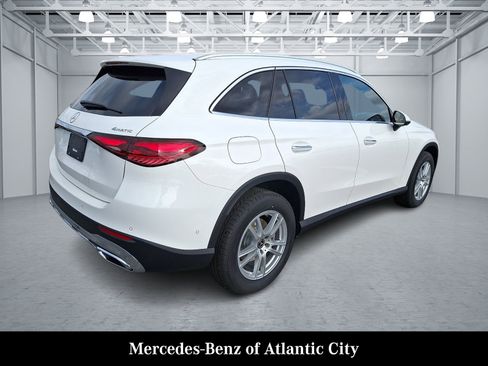 Used 2026 Mercedes-Benz GLC 300 4MATIC image 4