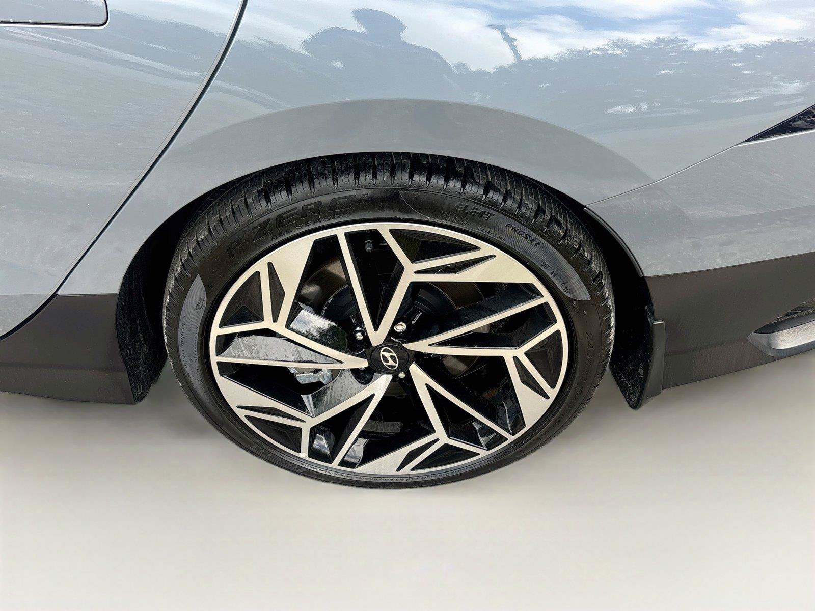 Used 2024 Hyundai Ioniq 6 SEL RWD image 29