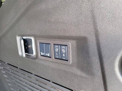 Used 2025 Chevrolet Tahoe High Country RWD image 26