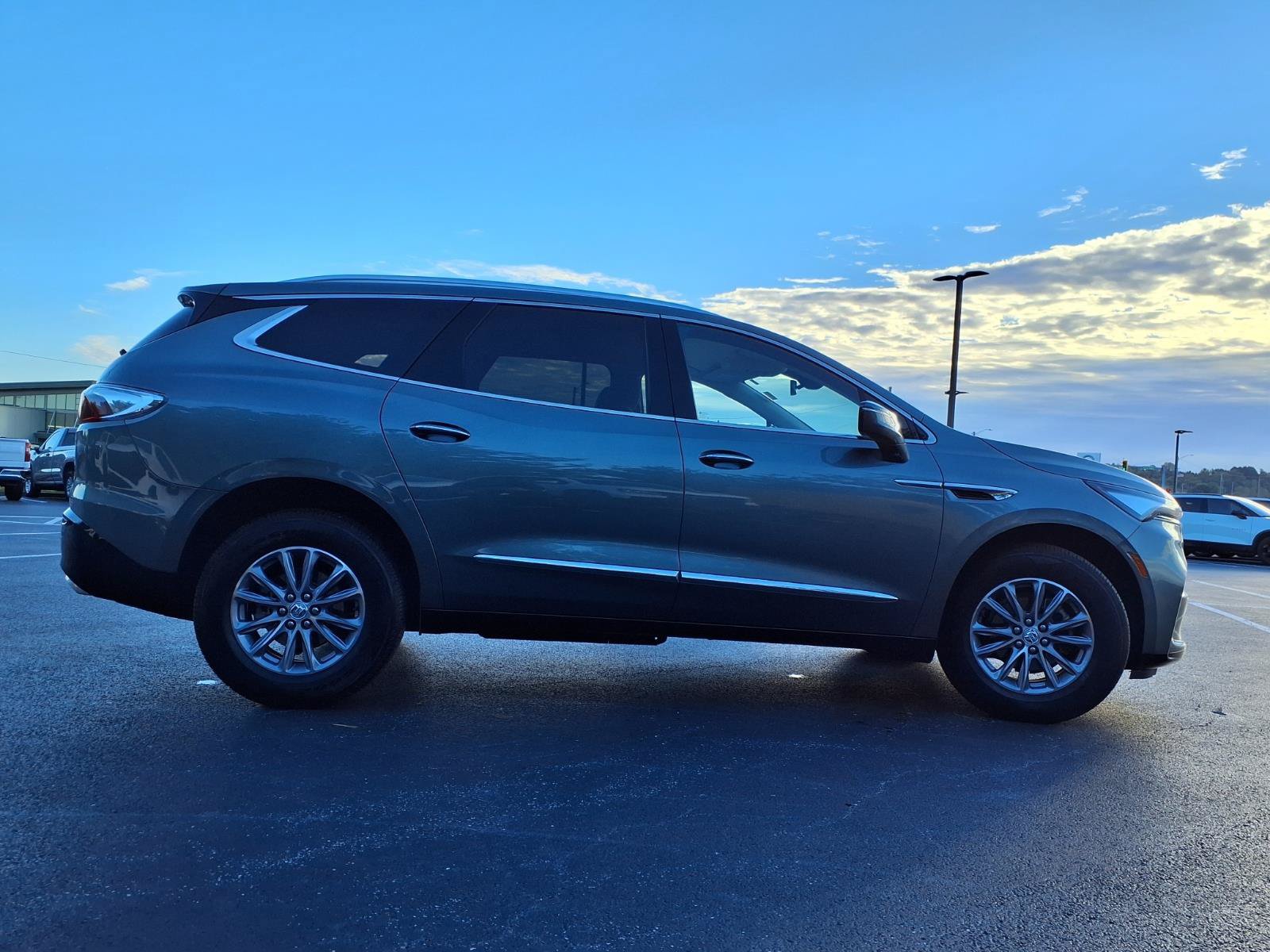 Used 2023 Buick Enclave Essence AWD/4WD image 33